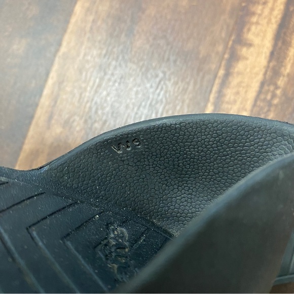 Native black rubber pointed toe with no side easy access shoe - Picture 4 of 5